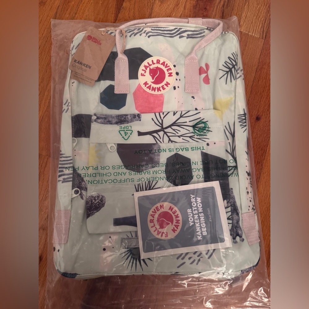 Fjällräven Kånken Backpack - 20L White and Green - Picture 2 of 3